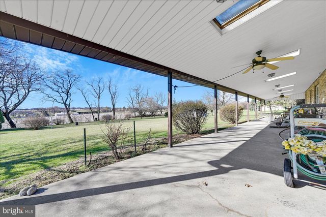 649 STONE HILL RD, Shoemakersville, PA 19555