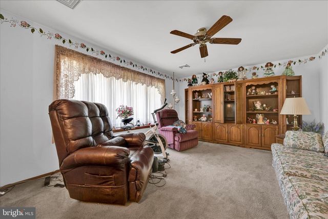 649 STONE HILL RD, Shoemakersville, PA 19555