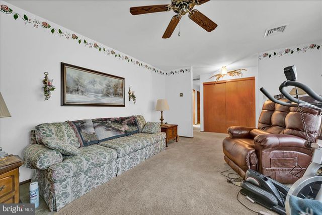 649 STONE HILL RD, Shoemakersville, PA 19555