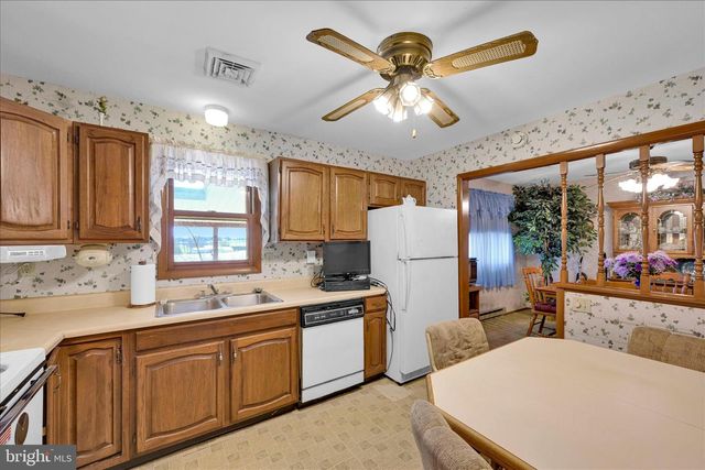 649 STONE HILL RD, Shoemakersville, PA 19555