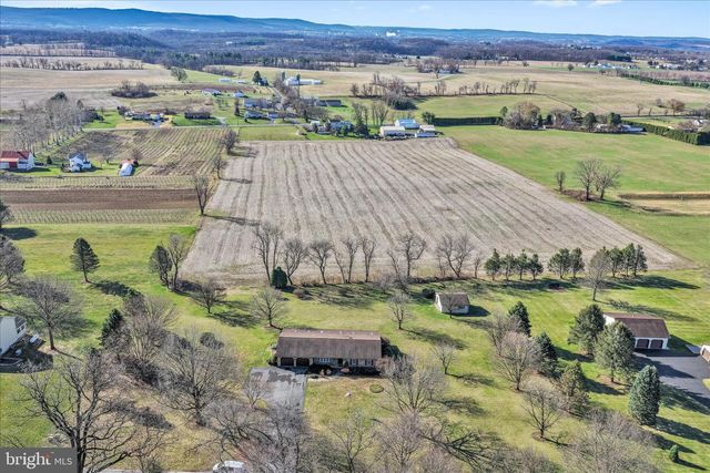 649 STONE HILL RD, Shoemakersville, PA 19555