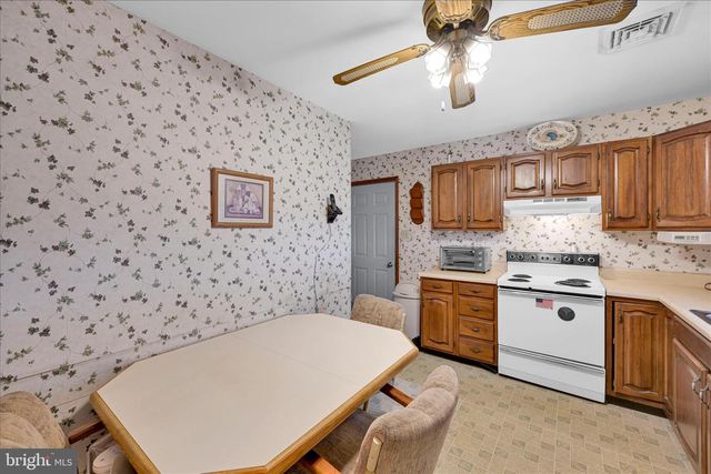 649 STONE HILL RD, Shoemakersville, PA 19555