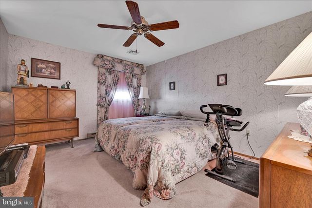 649 STONE HILL RD, Shoemakersville, PA 19555