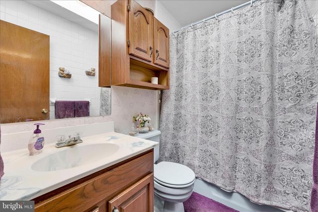 649 STONE HILL RD, Shoemakersville, PA 19555