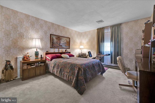 649 STONE HILL RD, Shoemakersville, PA 19555