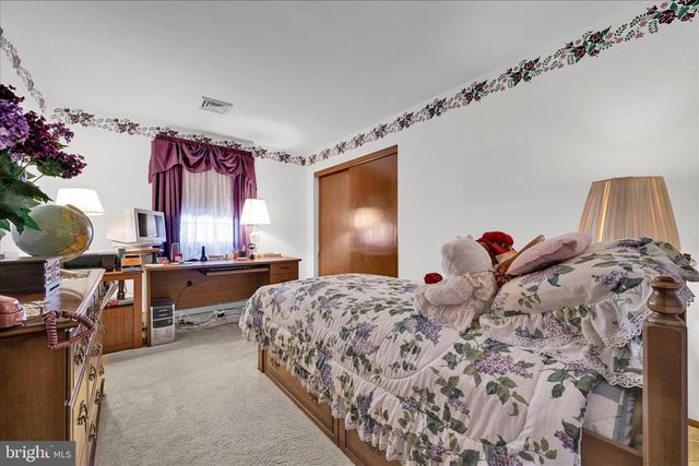649 STONE HILL RD, Shoemakersville, PA 19555