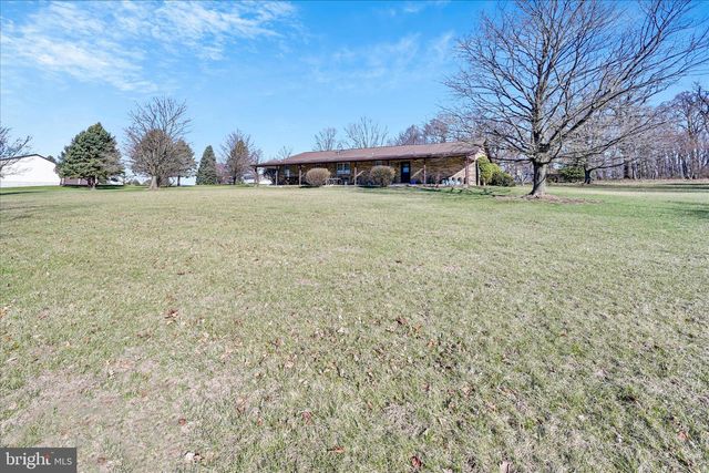 649 STONE HILL RD, Shoemakersville, PA 19555
