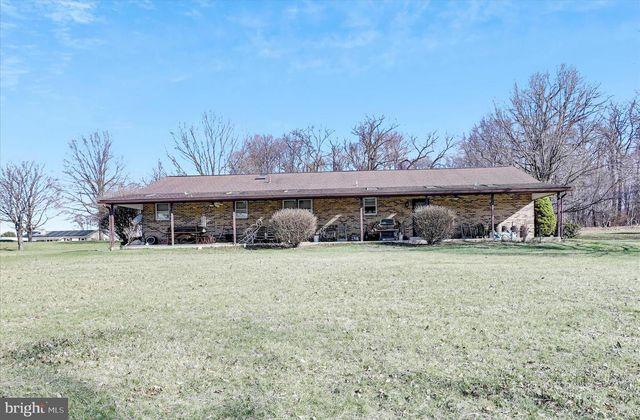 649 STONE HILL RD, Shoemakersville, PA 19555