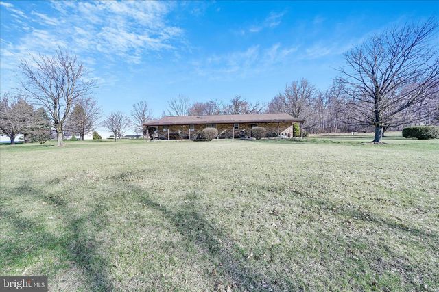 649 STONE HILL RD, Shoemakersville, PA 19555