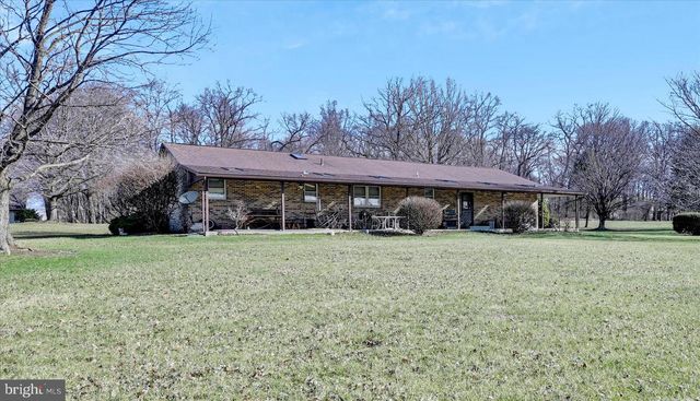 649 STONE HILL RD, Shoemakersville, PA 19555