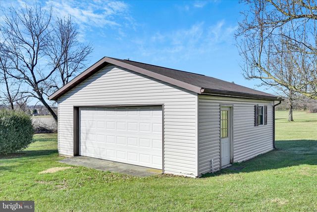 649 STONE HILL RD, Shoemakersville, PA 19555
