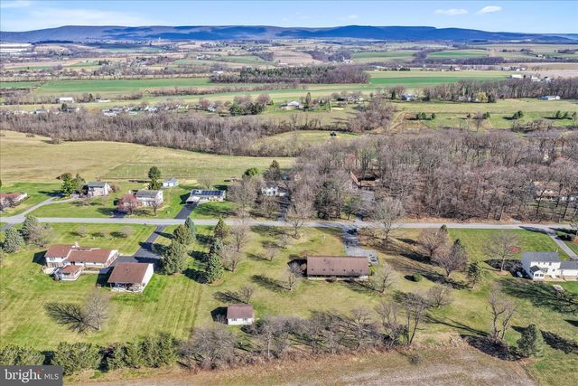 649 STONE HILL RD, Shoemakersville, PA 19555