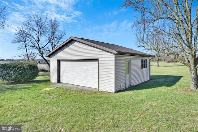649 STONE HILL RD, Shoemakersville, PA 19555