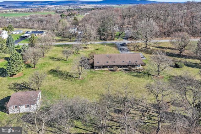 649 STONE HILL RD, Shoemakersville, PA 19555