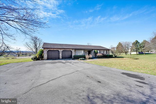 649 STONE HILL RD, Shoemakersville, PA 19555