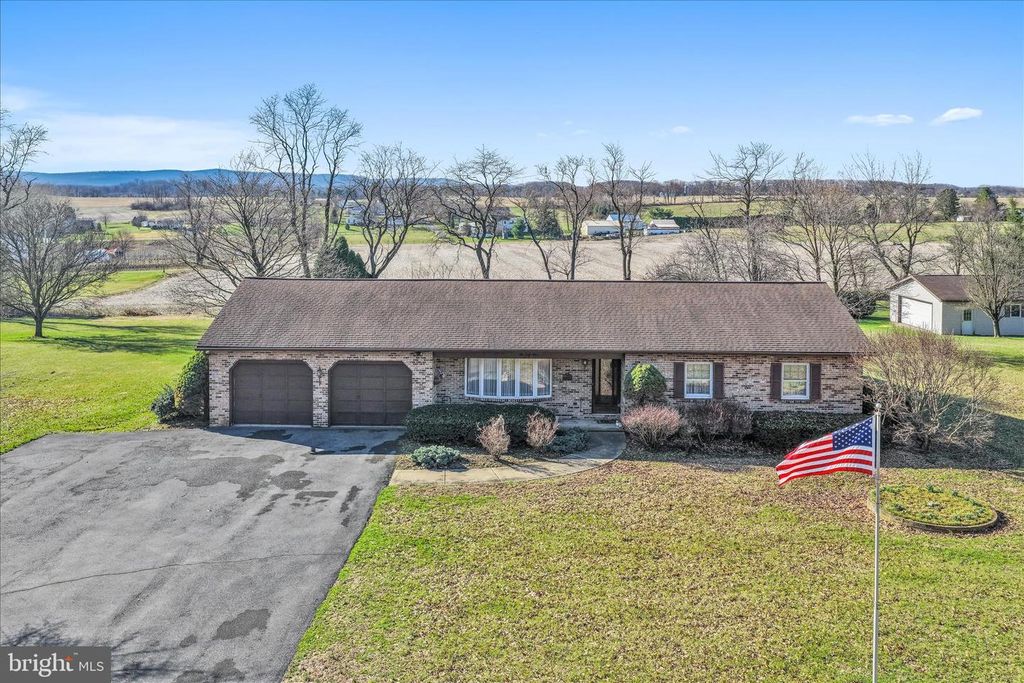649 STONE HILL RD, Shoemakersville, PA 19555