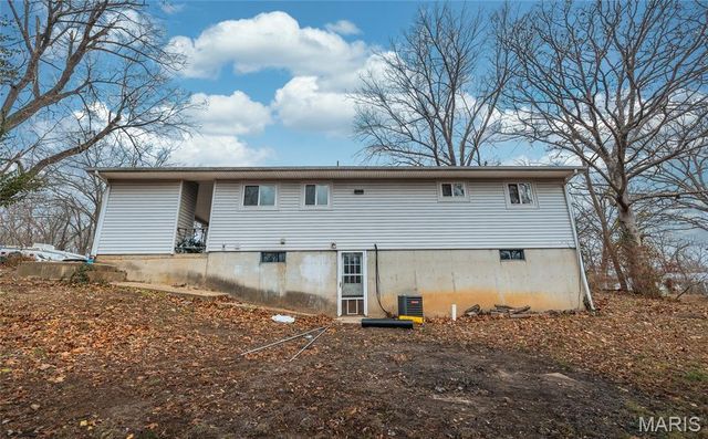 450 Hillcrest Drive, Bourbon, MO 65441