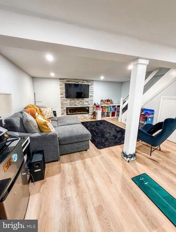 4 S 9TH ST, Perkasie, PA 18944