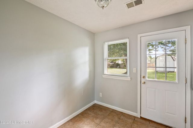 146 Red Bird Rd, Louisville, KY 40229