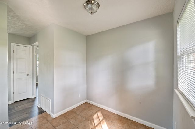 146 Red Bird Rd, Louisville, KY 40229
