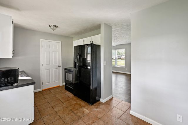 146 Red Bird Rd, Louisville, KY 40229