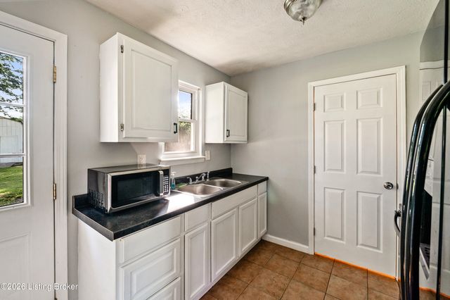 146 Red Bird Rd, Louisville, KY 40229