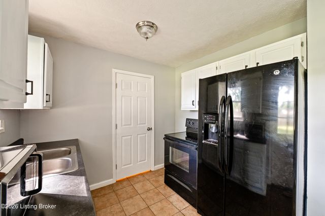 146 Red Bird Rd, Louisville, KY 40229