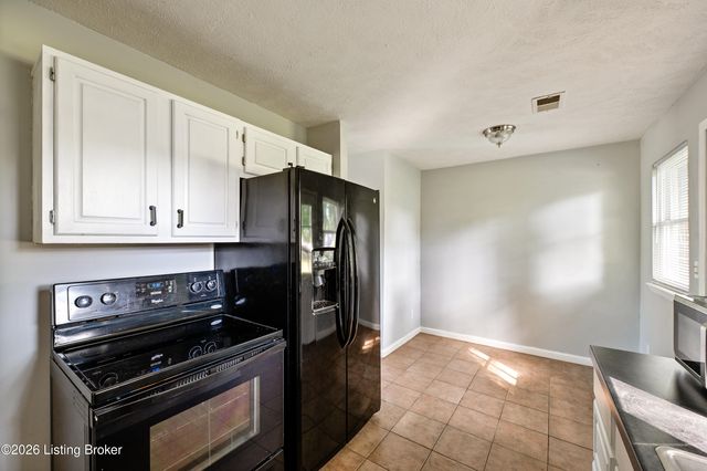 146 Red Bird Rd, Louisville, KY 40229