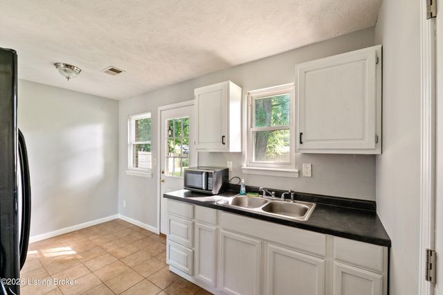 146 Red Bird Rd, Louisville, KY 40229