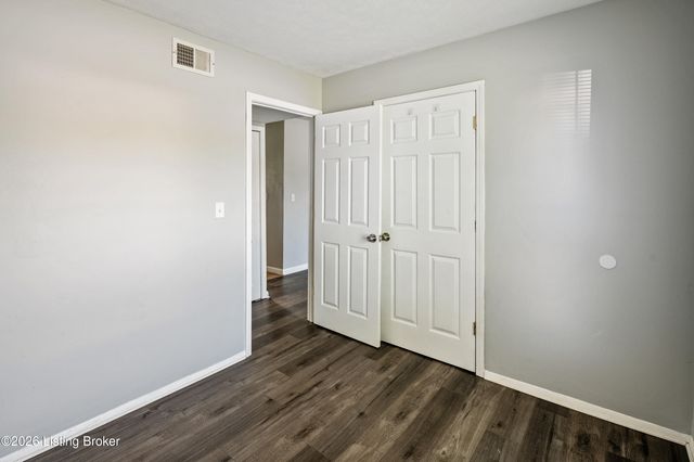 146 Red Bird Rd, Louisville, KY 40229