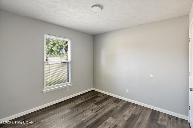 146 Red Bird Rd, Louisville, KY 40229
