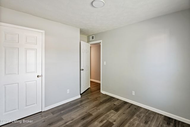 146 Red Bird Rd, Louisville, KY 40229