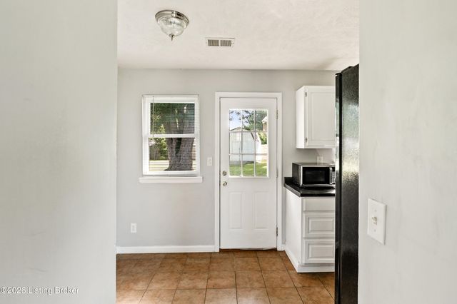 146 Red Bird Rd, Louisville, KY 40229