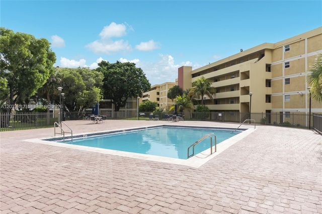 9180 Fontainebleau Boulevard 103, Miami, FL 33172