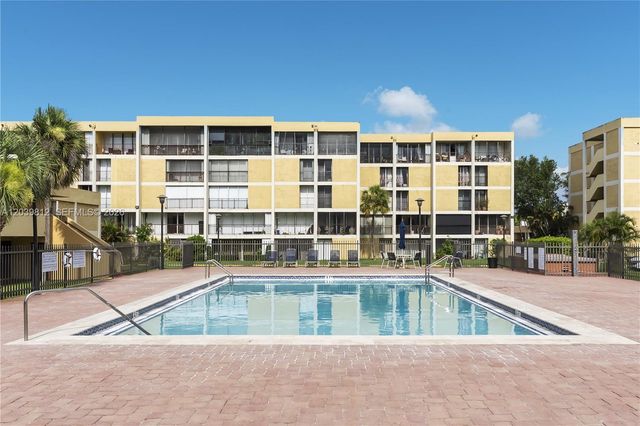 9180 Fontainebleau Boulevard 103, Miami, FL 33172