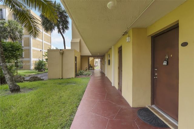 9180 Fontainebleau Boulevard 103, Miami, FL 33172