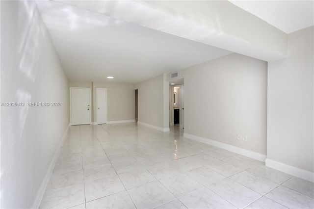 9180 Fontainebleau Boulevard 103, Miami, FL 33172