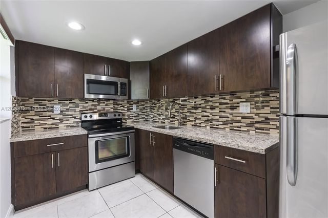 9180 Fontainebleau Boulevard 103, Miami, FL 33172