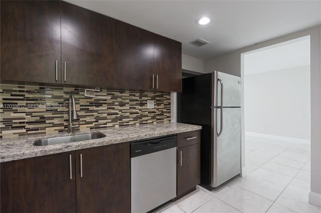 9180 Fontainebleau Boulevard 103, Miami, FL 33172