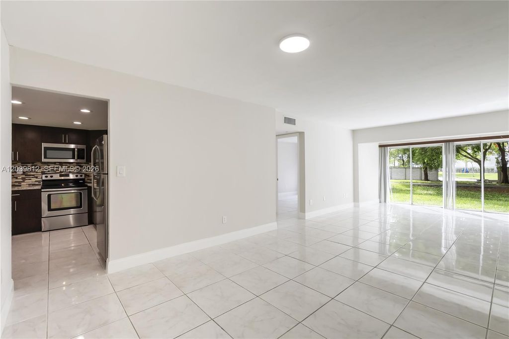 9180 Fontainebleau Boulevard 103, Miami, FL 33172