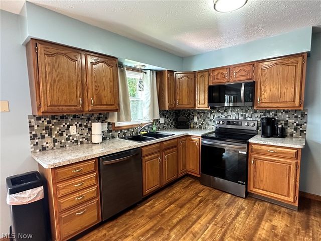 2462 Candlewood Drive, Avon, OH 44011