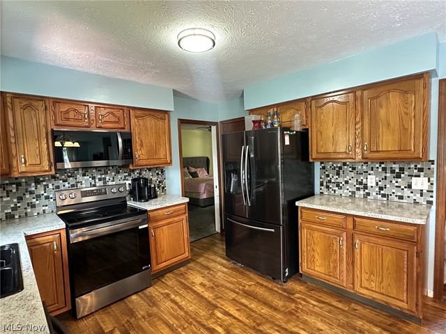 2462 Candlewood Drive, Avon, OH 44011