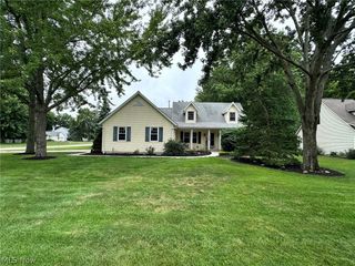 2462 Candlewood Drive, Avon, OH 44011