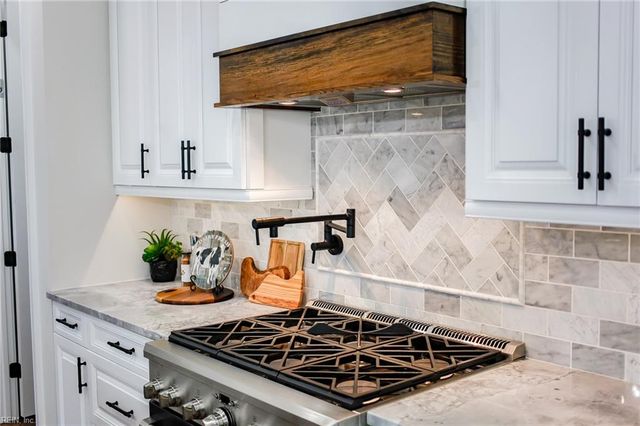 132 Breezy Point DR, Yorktown, VA 23692