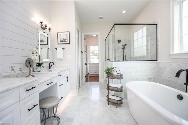 132 Breezy Point DR, Yorktown, VA 23692