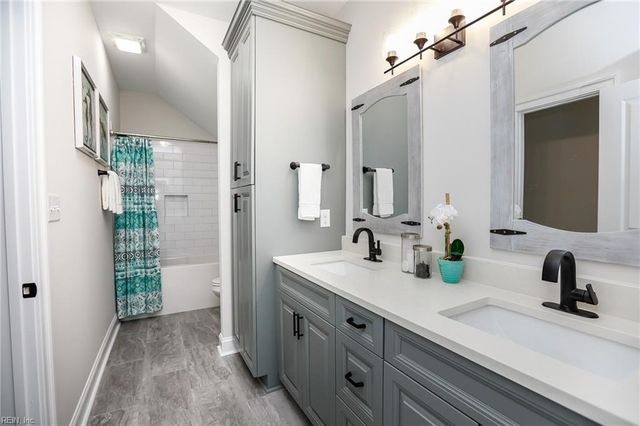 132 Breezy Point DR, Yorktown, VA 23692