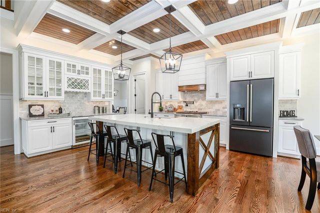 132 Breezy Point DR, Yorktown, VA 23692