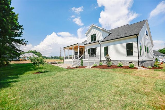 132 Breezy Point DR, Yorktown, VA 23692