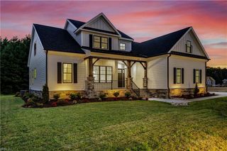 132 Breezy Point DR, Yorktown, VA 23692