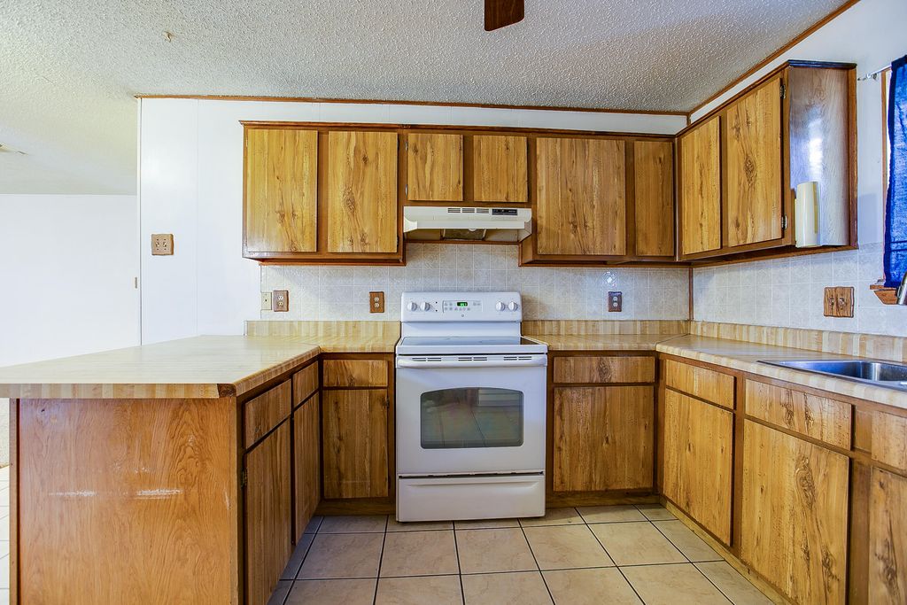 Image 10 of property listing at 714 Van Zandt Street, San Angelo, TX 76905
